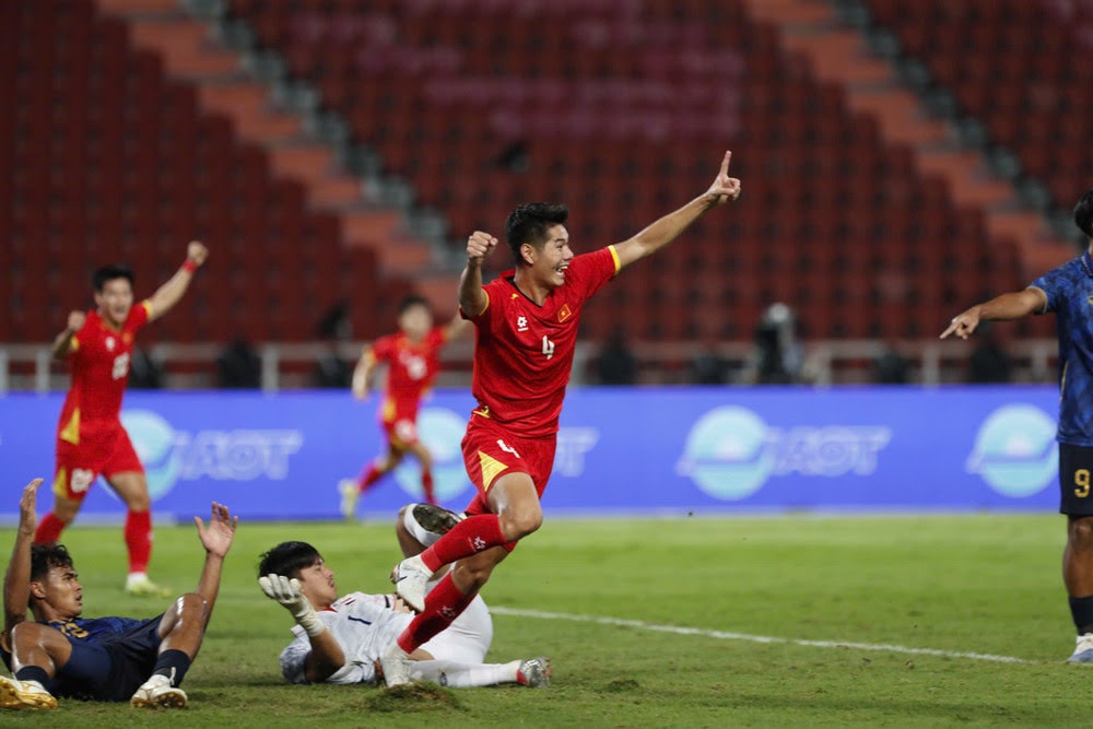 U22 Việt Nam ăn mừng chiến thắng nghẹt thở trước Thái Lan tại chung kết SEA Games 33