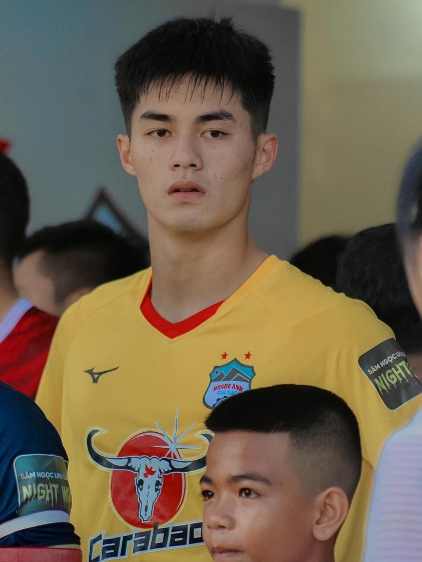 Trần Trung Kiên và HLV Kiatisuk tại HAGL