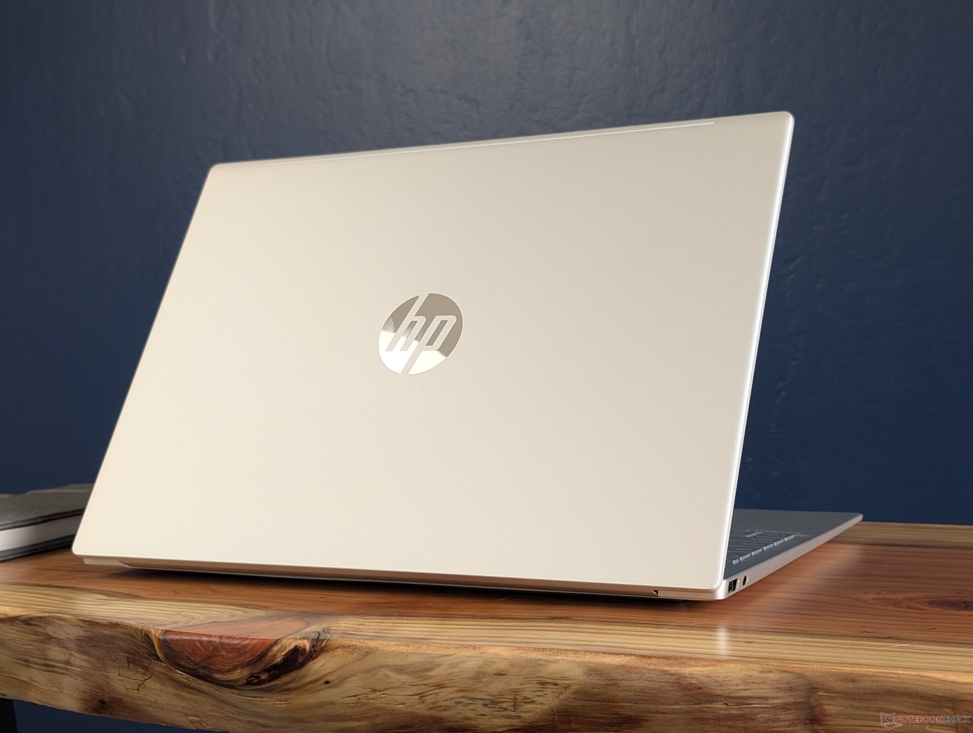 HP OmniBook 5 16 là mẫu laptop cơ bản dành cho học sinh và giải trí nhẹ nhàng