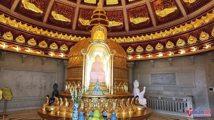 Không gian tầng 13 tháp Báo Thiên nơi lưu giữ xá lợi Phật