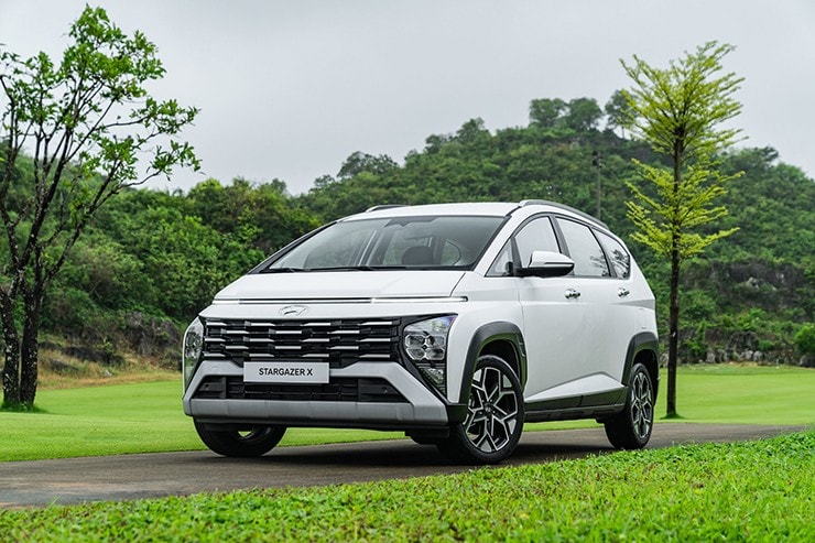 Thiết kế đầu xe Hyundai Stargazer X