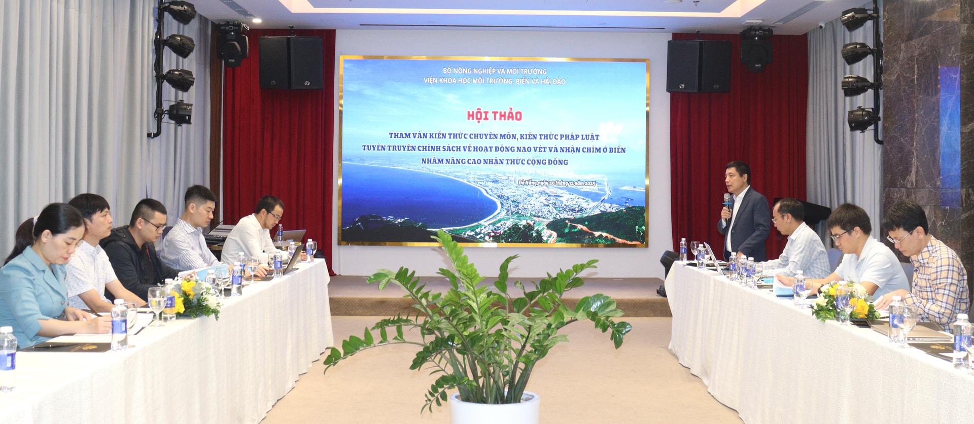 Quang cảnh hội thảo tham vấn kiến thức chuyên môn, kiến thức pháp luật và tuyên truyền chính sách về hoạt động nạo vét, nhận chìm chất nạo vét ở biển nhằm nâng cao nhận thức cộng đồng tại Đà Nẵng. Ảnh: HOÀNG HIỆP