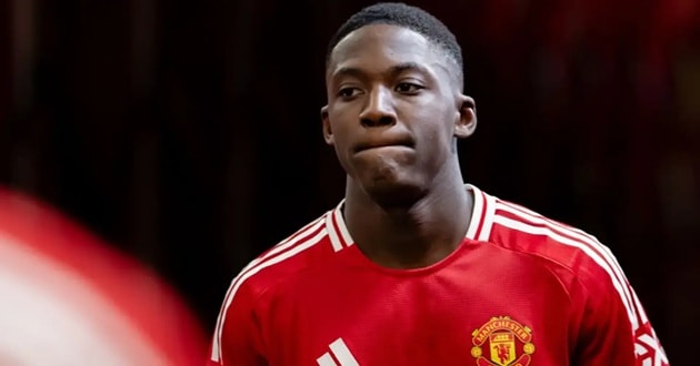 Kobbie Mainoo đang đối mặt với nhiều áp lực tại Manchester United.