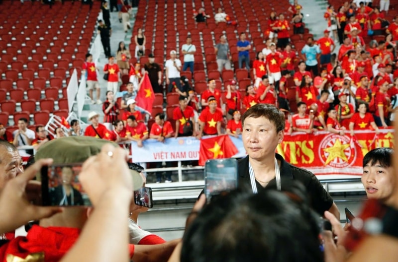 HLV Kim Sang Sik xúc động sau khi giành HCV SEA Games 33 cùng U22 Việt Nam