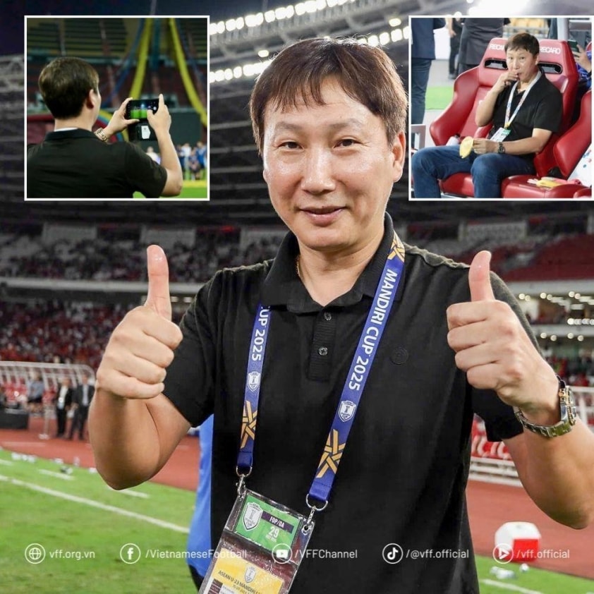 HLV Kim Sang Sik thư giãn tại khu vực kỹ thuật SEA Games 33