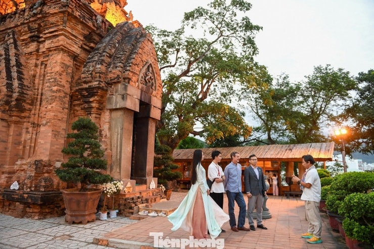Toàn cảnh kiến trúc Tháp Bà Po Nagar tại Nha Trang