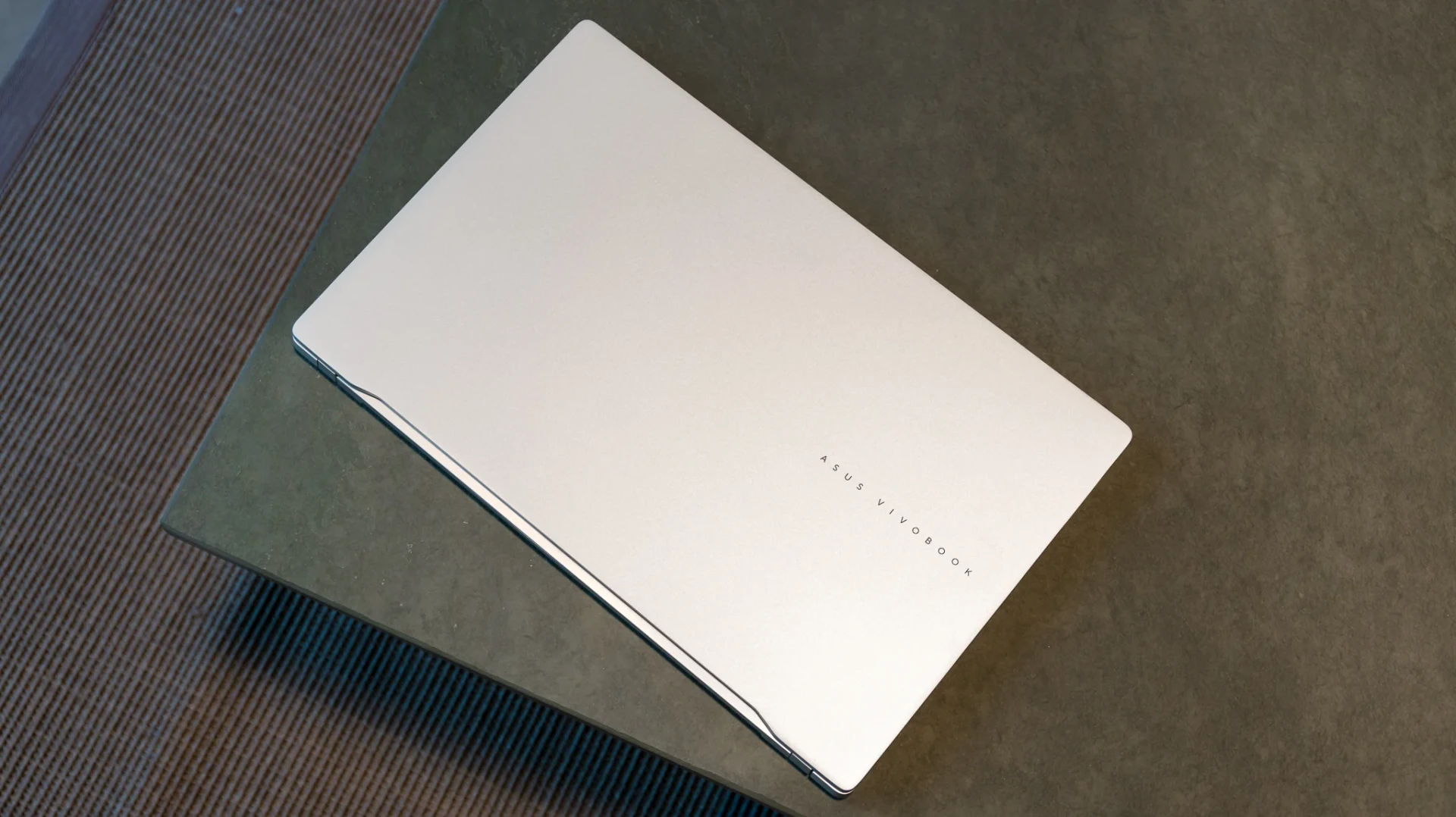 Bàn phím và tổng thể thiết kế Asus Vivobook S 15 S550714