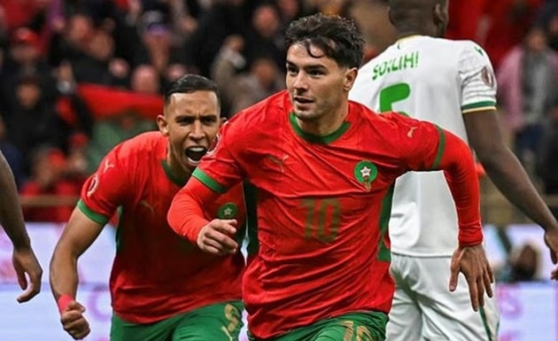 Brahim Diaz ăn mừng bàn thắng cùng đồng đội trong trận Morocco gặp Comoros