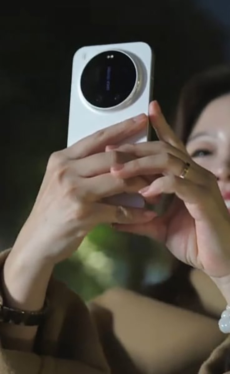 Thiết kế mặt sau của Xiaomi 17 Ultra với cụm camera tròn lớn