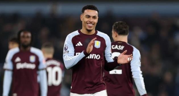 Morgan Rogers tỏa sáng rực rỡ trong chiến thắng trước Manchester United.