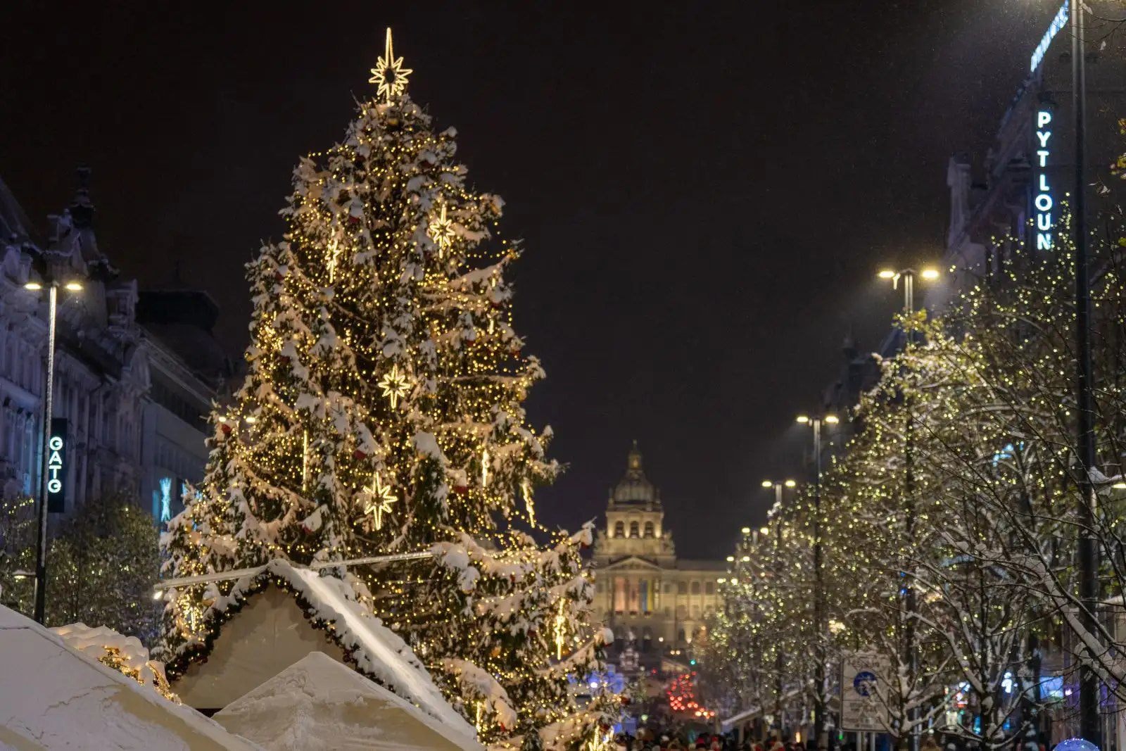 Toàn cảnh chợ Giáng sinh rực rỡ tại Prague, CH Séc