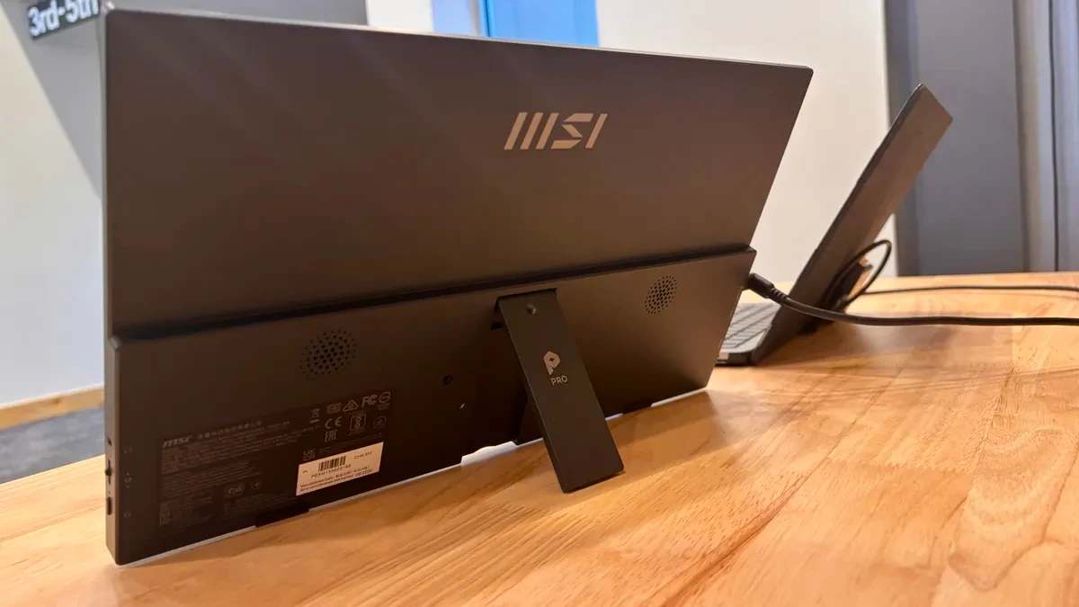 Tổng thể bộ sản phẩm MSI Pro MP165 E6