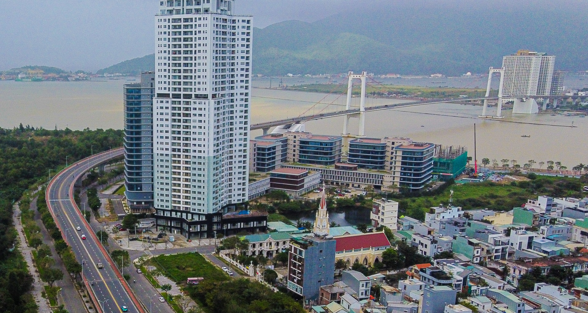 Khu đất dọc đường Như Nguyệt - Xuân Diệu thuộc phường Hải Châu có diện tích 1,98 ha. Ảnh: XUÂN SƠN