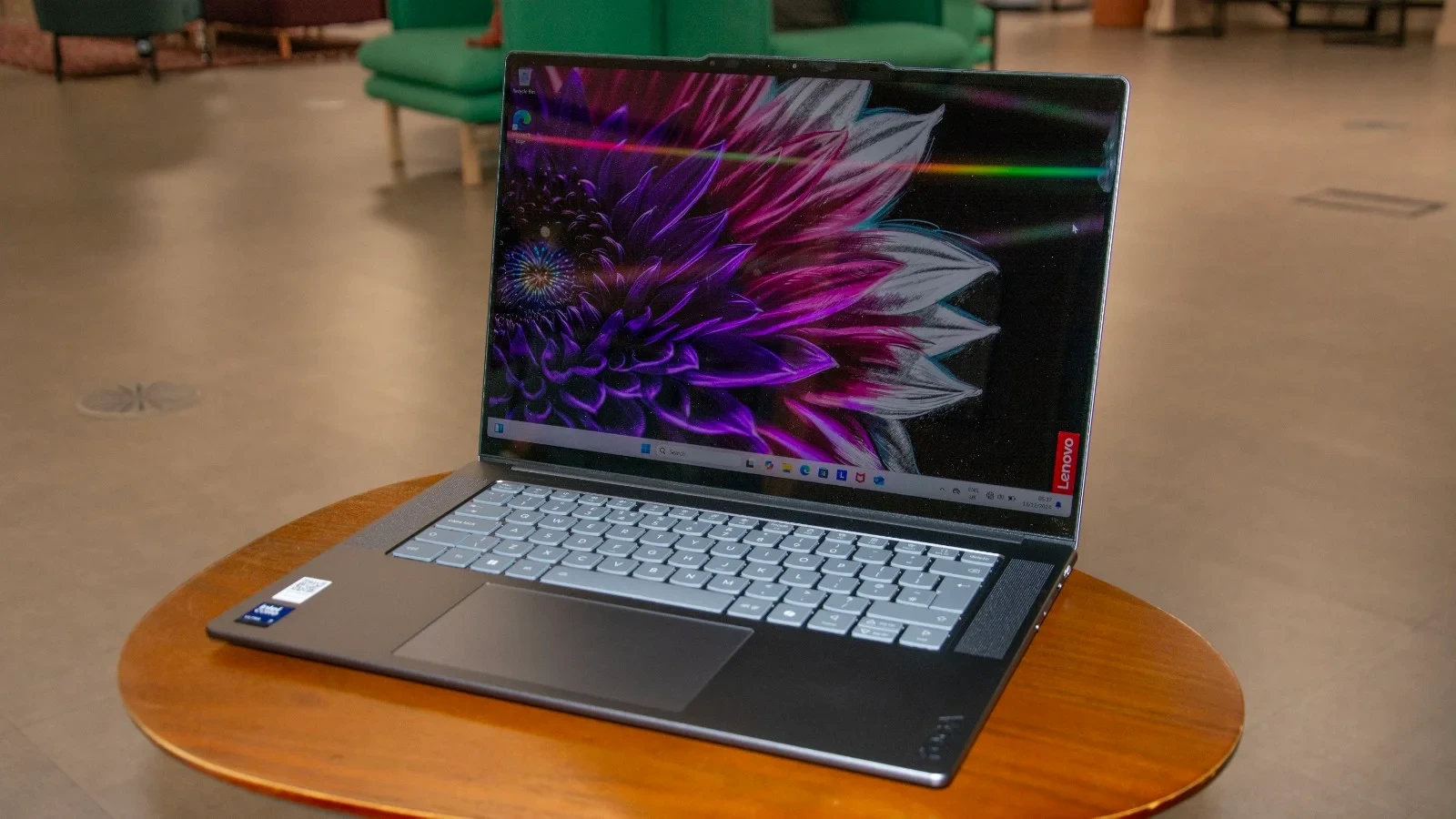 Lenovo Yoga Slim 7i Gen 9 Aura Edition19