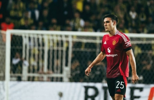 Manuel Ugarte đang gây thất vọng lớn tại MU từ khi cập bến từ PSG.