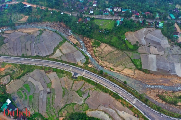 Hình ảnh lao động bình dị của người dân vùng cao