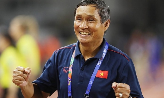 FIFA ghi nhận đóng góp của HLV Mai Đức Chung cho bóng đá nữ Việt Nam