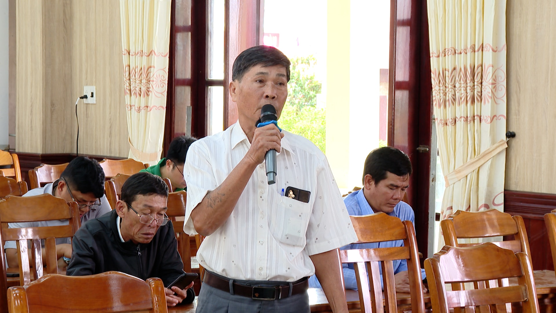 huy1098.mxf.07_08_39_14.still001.jpg