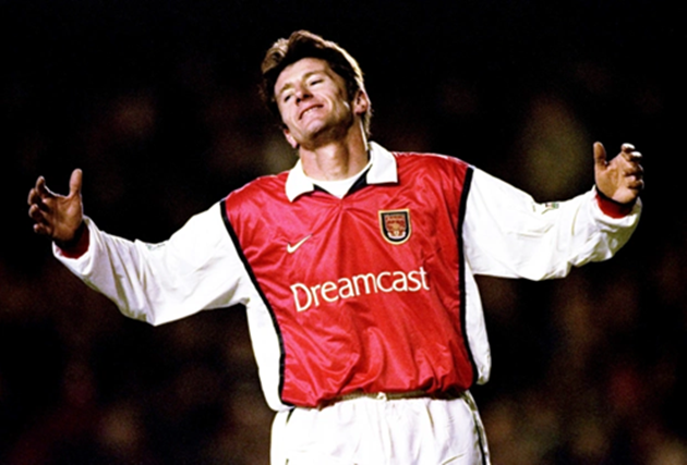 Davor Suker thi đấu cho Arsenal tại Premier League nhưng không còn ở đỉnh cao phong độ.