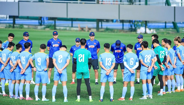 Các cầu thủ U23 Việt Nam tập trung thực hiện các giáo án nặng của ban huấn luyện.