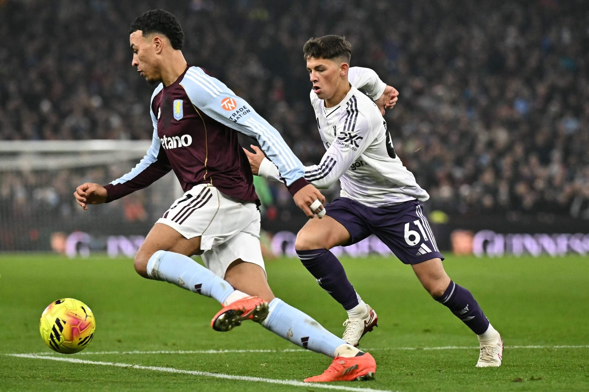 Shea Lacey ra mắt trong màu áo Manchester United tại Ngoại hạng Anh