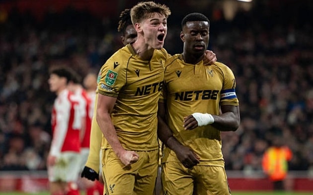 Marc Guehi ghi bàn gỡ hòa cho Crystal Palace nhưng không ăn mừng