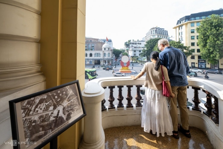 Phòng Gương là nơi đón tiếp các khách cấp cao và họp báo