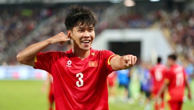 Trung vệ Phạm Lý Đức sở hữu thể hình và nền tảng thể lực ấn tượng.
