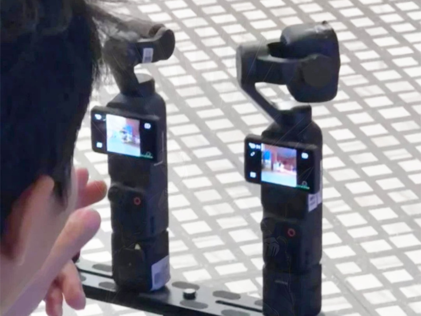 Hình ảnh rò rỉ được cho là của DJI Osmo Pocket 4 và Osmo Pocket 4 Pro