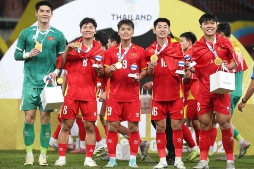 Nhóm cầu thủ HAGL tập huấn tại Hà Lan năm 2019