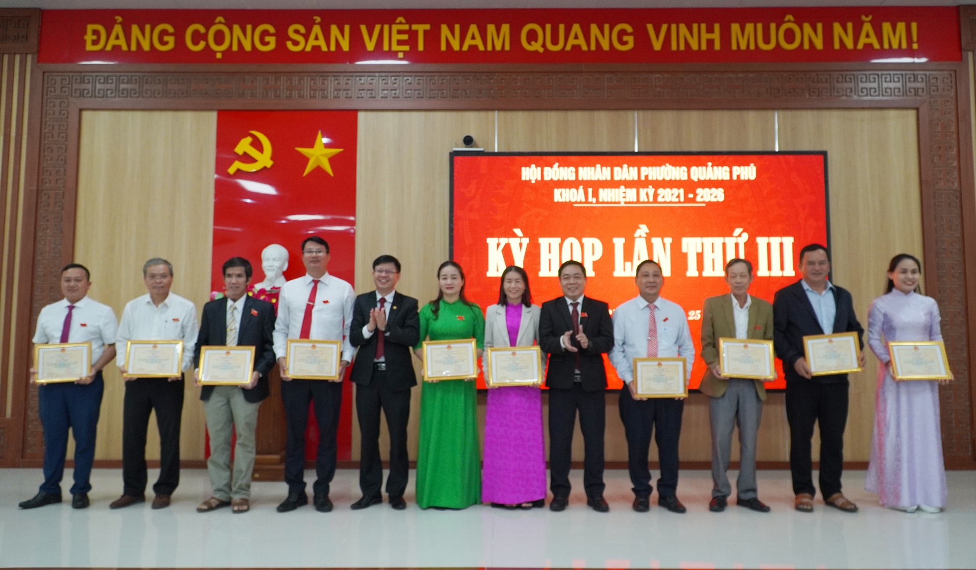 anh trao thuong HDND