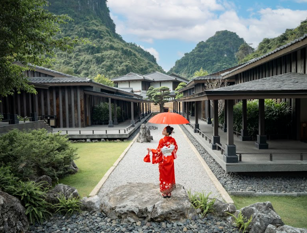 Không gian tắm khoáng nóng sang trọng tại Yoko Onsen Quang Hanh