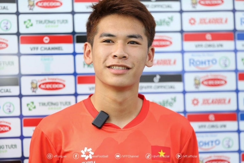 Lê Văn Thuận tập luyện cùng U23 Việt Nam trước ngày sang Qatar