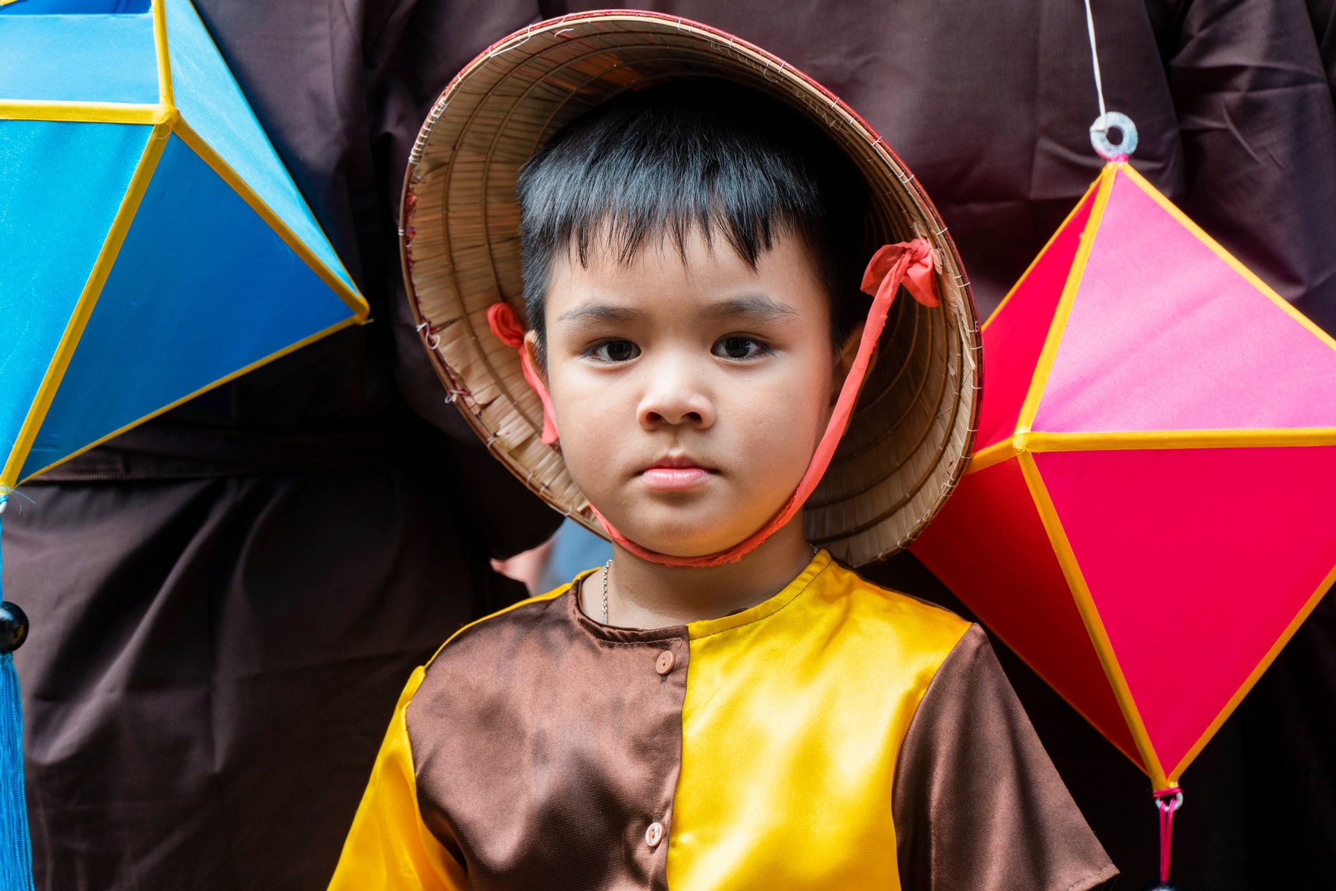 Theo anh chị làm mục đồng. Ảnh Nguyễn Điện Ngọc