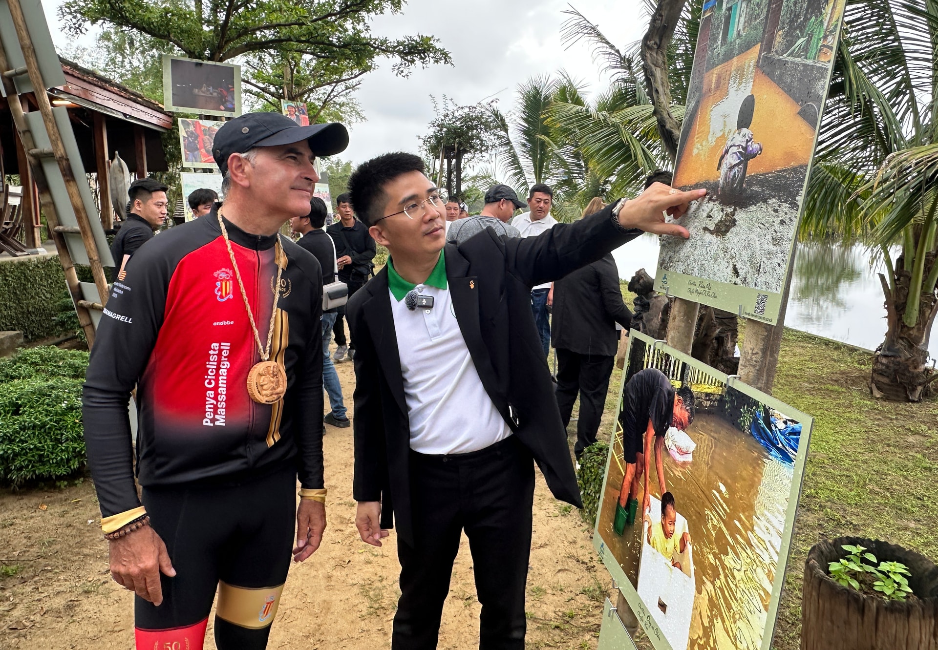 Thông qua triễn lãm Ký ức nước ở Gò Nổi, ông Marino bày tỏ sự đồng cảm vì quê nhà ông cũng thường xuyên bị lũ lụt