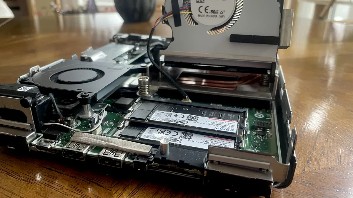 Cận cảnh quạt tản nhiệt của HP EliteDesk 8 Mini G1a