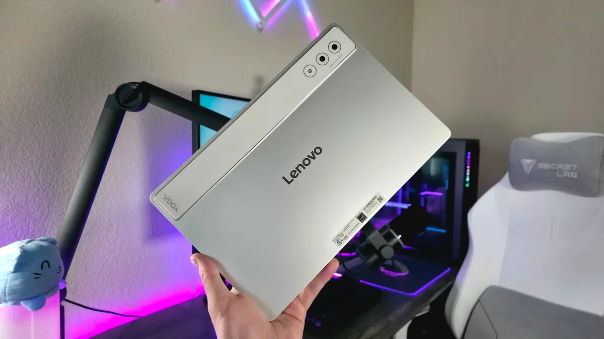 Cận cảnh thiết kế mặt sau của Lenovo Yoga Tab Plus