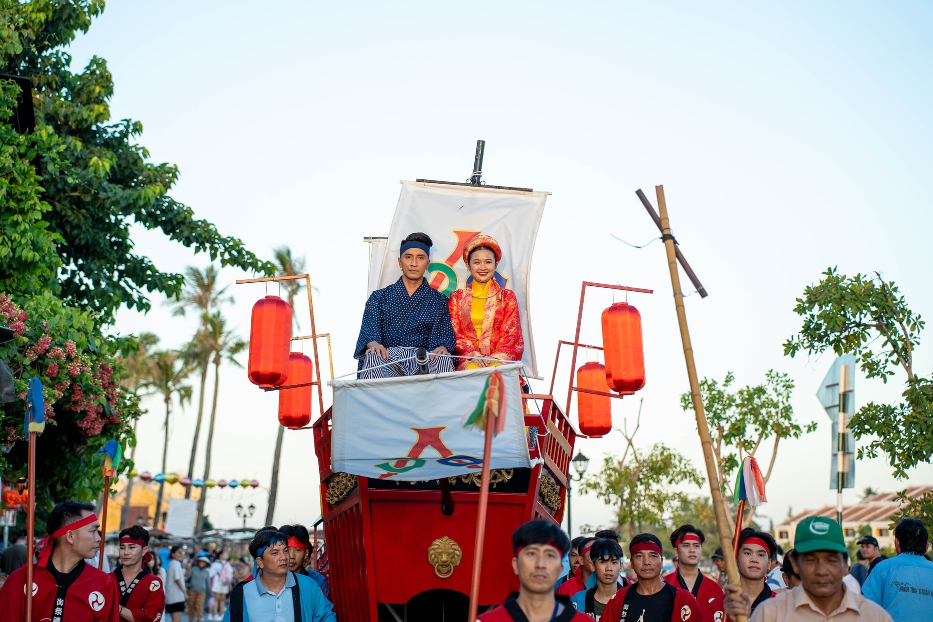 The reenactment of the procession of Princess Ngoc Hoa and merchant Araki Sotaro at a previous Hoi An - Japan cultural exchange event