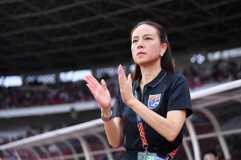 Madam Pang chủ trì cuộc họp tái cấu trúc bóng đá Thái Lan