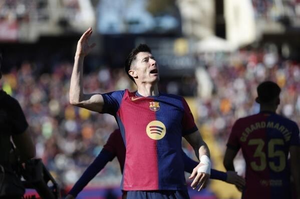 Robert Lewandowski đang cân nhắc giữa việc ở lại Barca hoặc sang Saudi Arabia