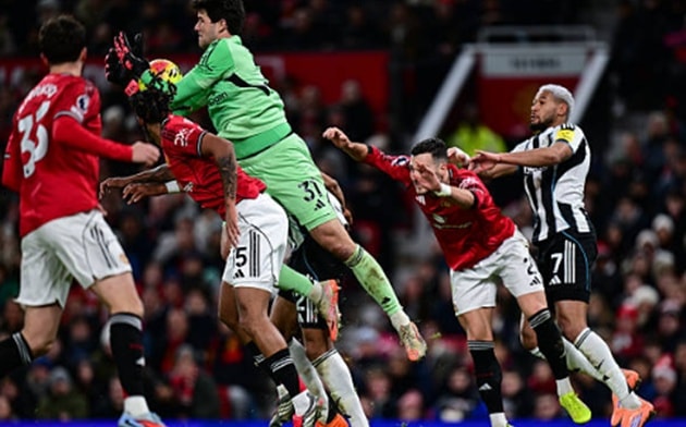 Senne Lammens giữ sạch lưới trong trận đấu giữa Manchester United và Newcastle