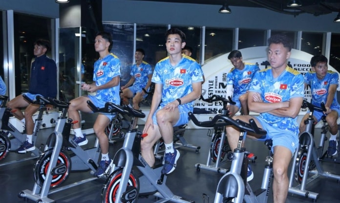 HLV Kim Sang Sik tính toán nhân sự
