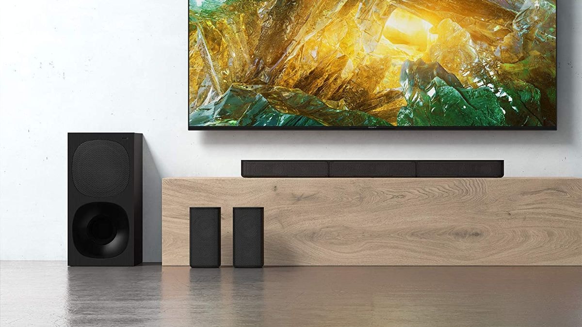 Đối tượng chuyên nghiệp thường băn khoăn có nên mua soundbar hay dàn Hi-Fi rời.