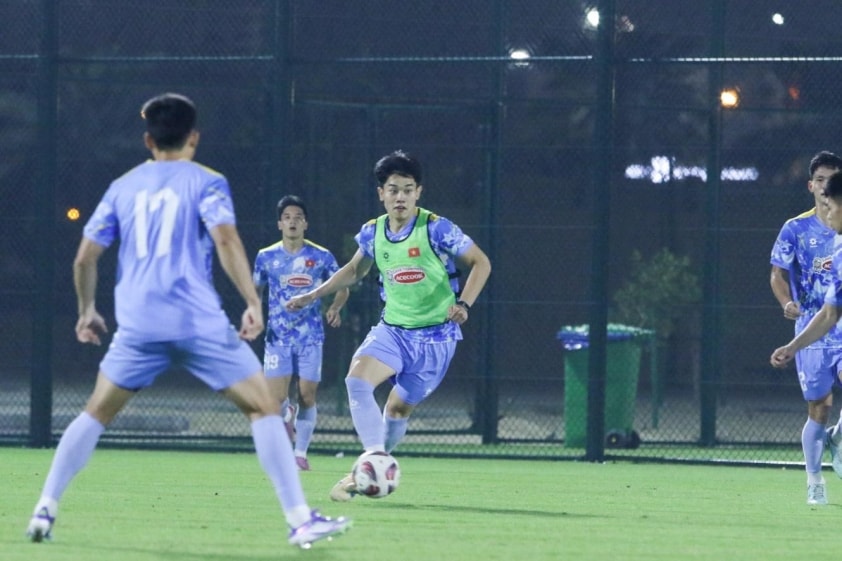 Nguyễn Đình Bắc và các đồng đội tập luyện tại Qatar chuẩn bị cho VCK U23 châu Á 2026