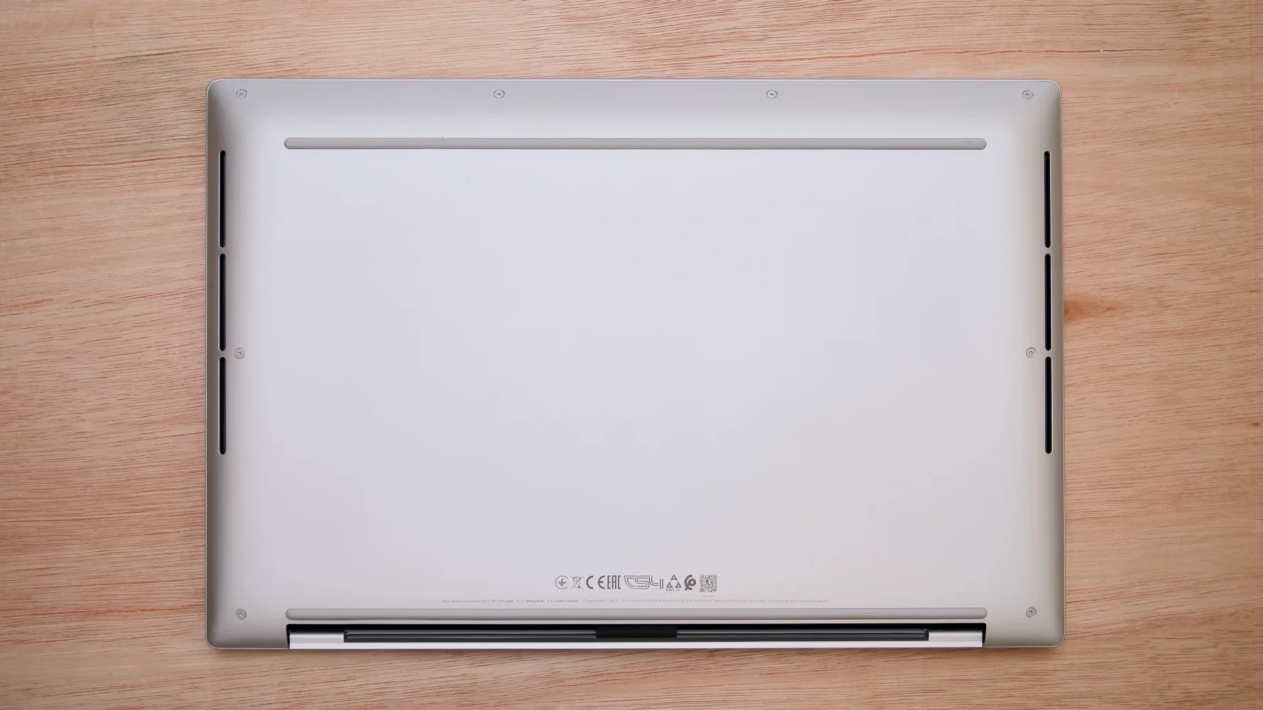 Kích thước và trọng lượng thực tế của Dell XPS 14 Premium