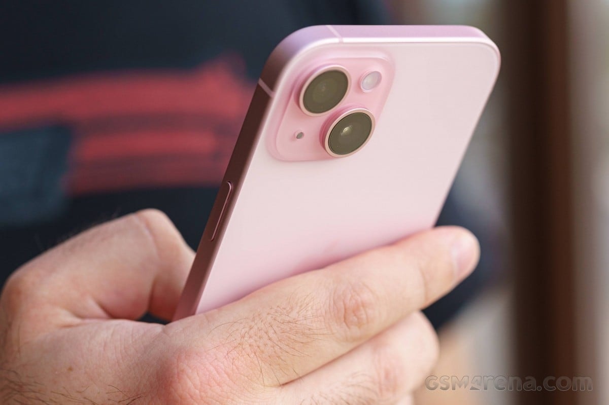 Màn hình OLED 6.1 inch của iPhone 15