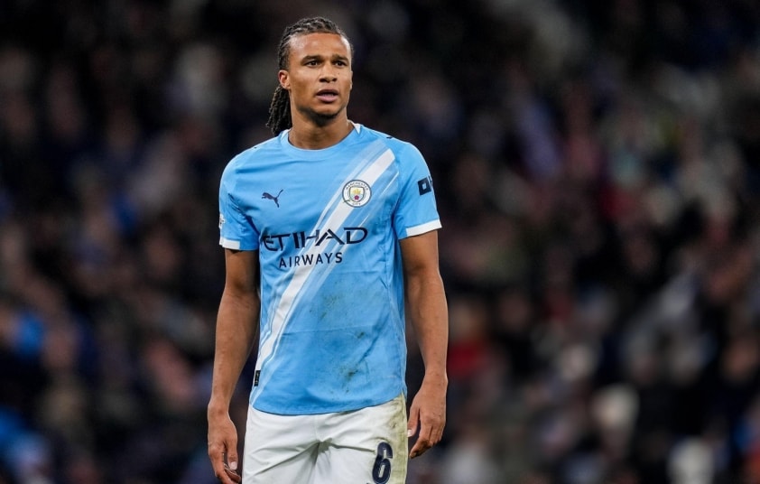 Hậu vệ Nathan Ake trong màu áo Manchester City