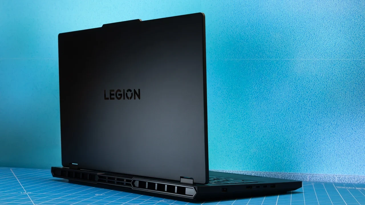Tổng thể Lenovo Legion Pro 5 Gen 10