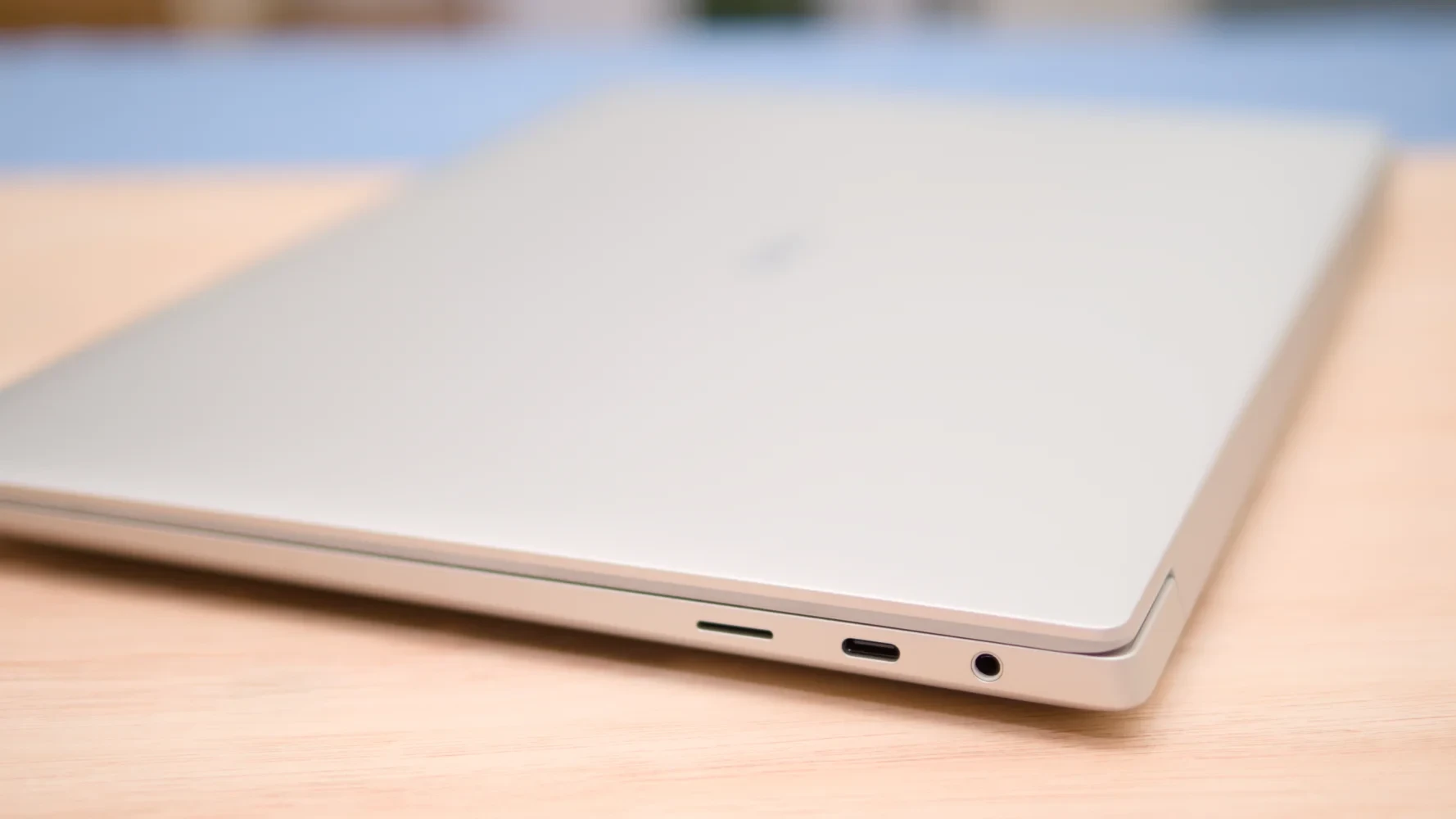 Cổng kết nối trên Dell XPS 14 Premium 9440
