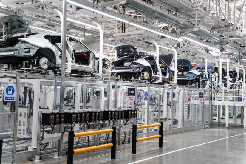 Hoạt động sản xuất tại nhà máy ô tô tại Trung Quốc